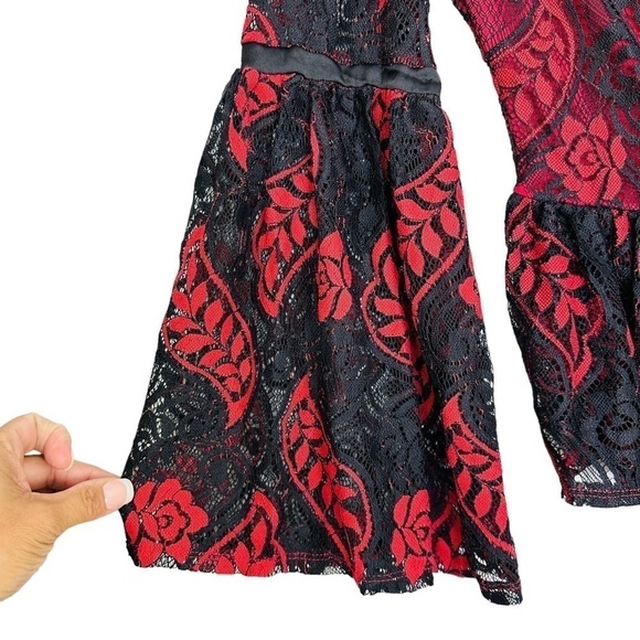 Romeo And Juliet C Lace Red Off The Shoulder Top  Whimsigoth Women’s Size Small - Picture 6 of 15